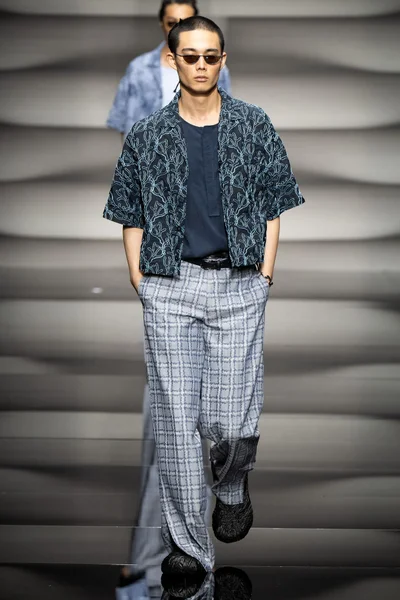 Look 19